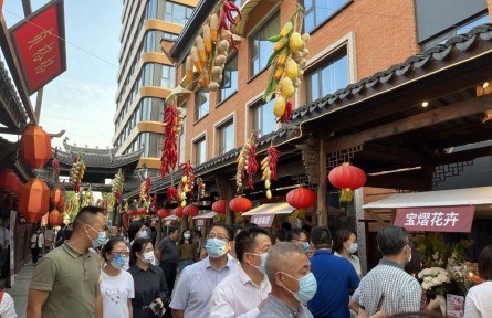 上海奉賢：優(yōu)質農(nóng)產(chǎn)品展銷讓市民喜笑顏開、收獲滿滿